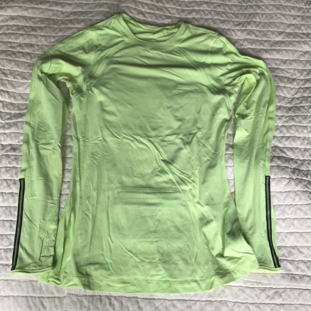 Gently used Lululemon green long sleeve w/ pocket